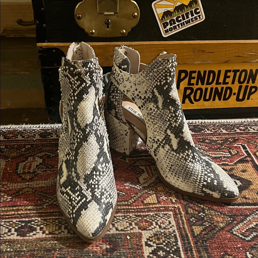 Steve Madden Snake Print Ankle Boots - Picture 4 of 6